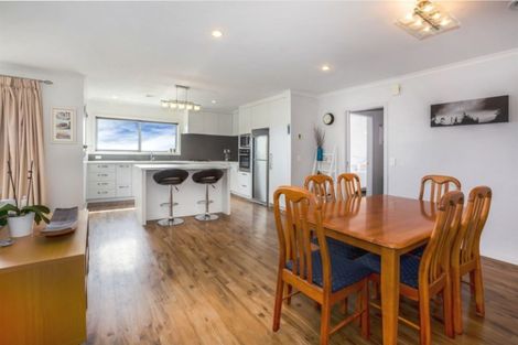 Photo of property in 3 Greenstone Place, Aotea, Porirua, 5024