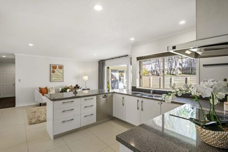 Photo of property in 7 Louvain Place, Greenhithe, Auckland, 0632