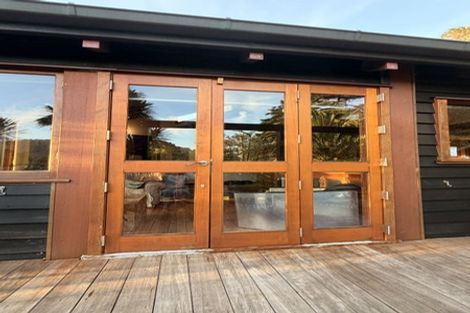 Photo of property in 15 Waiwera Road, Waiwera, Orewa, 0994