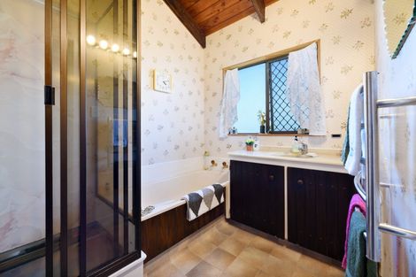 Photo of property in 4 Chablis Place, Henderson, Auckland, 0612