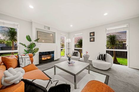 Photo of property in 18 Huntington Park Drive, Greenhithe, Auckland, 0632