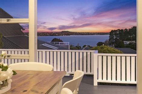 Photo of property in 2/18 Mariposa Crescent, Birkenhead, Auckland, 0626