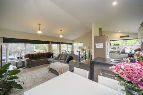 Photo of property in 4 Waicola Drive, Fitzherbert, Palmerston North, 4471