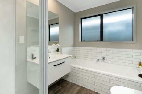 Photo of property in 28 Taffe Crescent, Pyes Pa, Tauranga, 3112