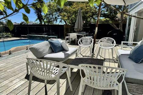 Photo of property in 24 Otakau Road, Milford, Auckland, 0620