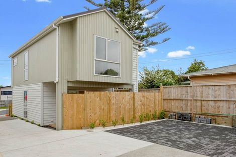 Photo of property in 10a Roberts Road, Te Atatu South, Auckland, 0610