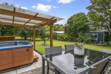 Photo of property in 32 Woodward Avenue, Mangere Bridge, Auckland, 2022