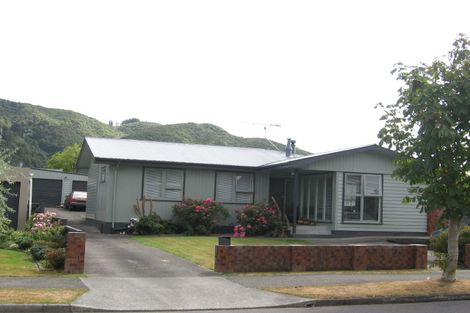 Photo of property in 21 Kentucky Street, Totara Park, Upper Hutt, 5018