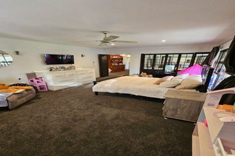 Photo of property in 824 West Coast Road, Oratia, Auckland, 0604