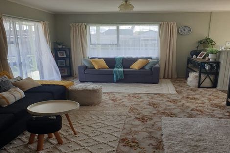Photo of property in 29b Edgewater Parade, Waiuku, 2123