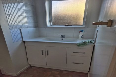Photo of property in 2 Lexington Drive, Botany Downs, Auckland, 2010