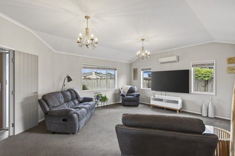 Photo of property in 2 Oakwood Drive, Highlands Park, New Plymouth, 4312