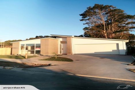 Photo of property in 12 Barrique Road, Kumeu, 0810