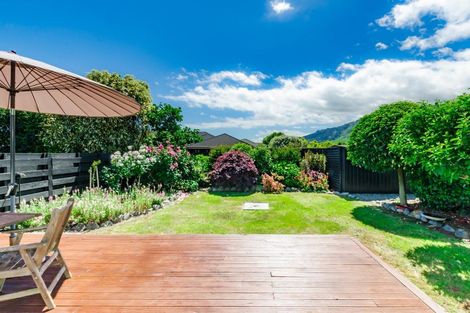 Photo of property in 11b Graham Grove, Waikanae, 5036