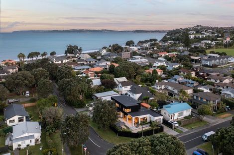 Photo of property in 52 Walton Street, Red Beach, 0932