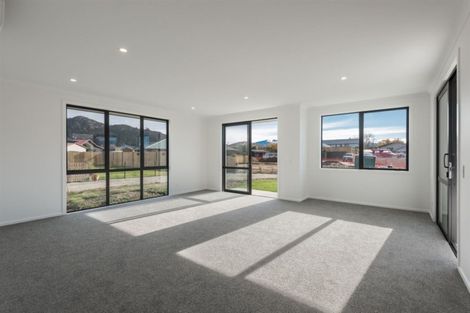 Photo of property in 12 Hebbard Court, Albert Town, Wanaka, 9305