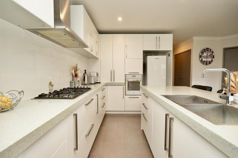 Photo of property in 32 Rosalie Terrace, Kelvin Grove, Palmerston North, 4414