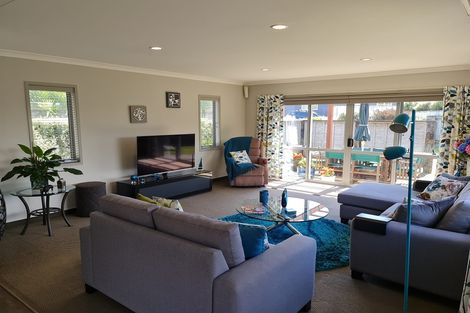 Photo of property in 30 Simpson Crescent, Raumati Beach, Paraparaumu, 5032