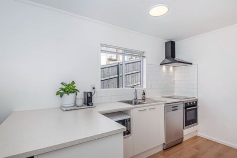 Photo of property in 127 Sunset Road, Totara Vale, Auckland, 0632