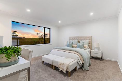 Photo of property in 6 Luff Place, Long Bay, Auckland, 0630