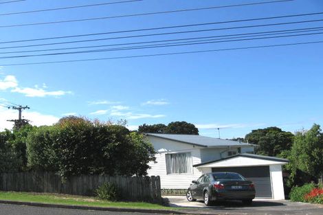 Photo of property in 1/2 Rock Isle Road, Torbay, Auckland, 0630