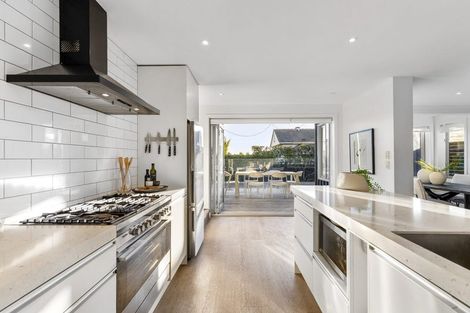 Photo of property in 14 The Anchorage, Sunnyhills, Auckland, 2010