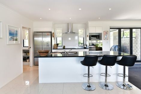 Photo of property in 32 Grovenor Drive, Orewa, 0931