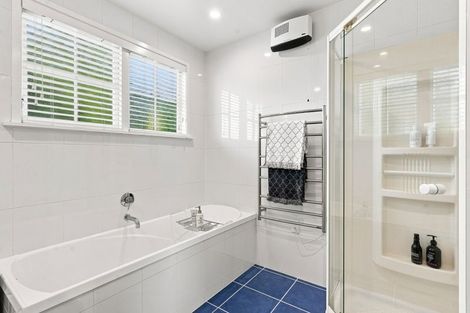 Photo of property in 199 Chelsea View Drive, Chatswood, Auckland, 0626