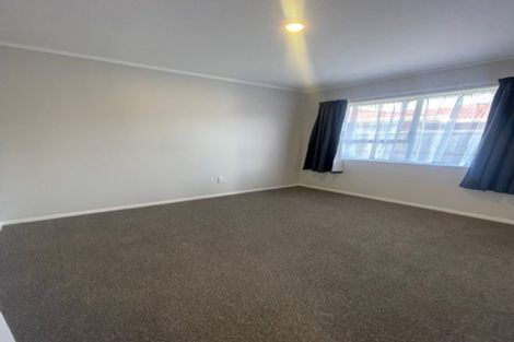 Photo of property in 1/8 Darlington Place, Glendene, Auckland, 0602