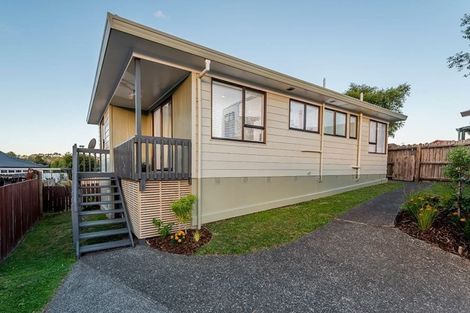 Photo of property in 2/239 Waitemata Drive, Ranui, Auckland, 0612