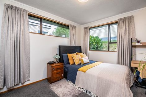 Photo of property in 16 Romney Square, Tawa, Wellington, 5028