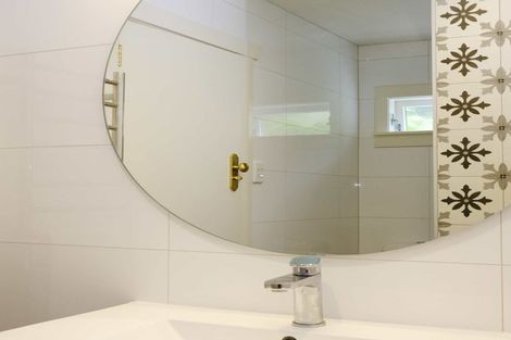 Photo of property in 339c Devon Street West, New Plymouth, 4310