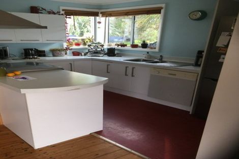 Photo of property in 39 Hiwi Crescent, Titahi Bay, Porirua, 5022