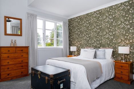 Photo of property in 42 Coote Road, Bluff Hill, Napier, 4110