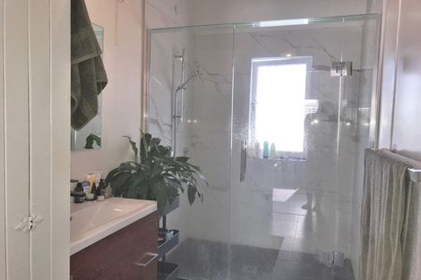 Photo of property in 12 William Bond Street, Stanley Point, Auckland, 0624