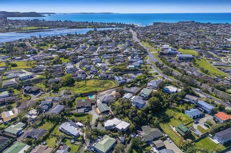 Photo of property in 13 Jelas Road, Red Beach, 0932