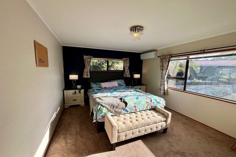 Photo of property in 2/11 Firle Place, Green Bay, Auckland, 0604