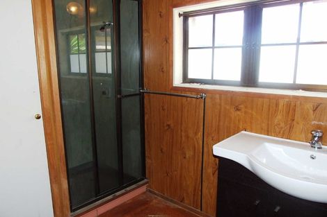 Photo of property in 17 Harbour View Road, Leigh, 0985