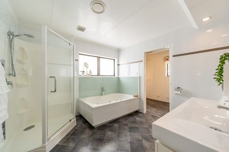 Photo of property in 7 King Charles Drive, Kingsley Heights, Upper Hutt, 5018