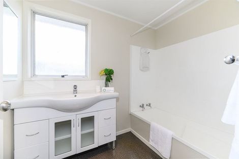 Photo of property in 27 Lavery Place, Sunnynook, Auckland, 0632