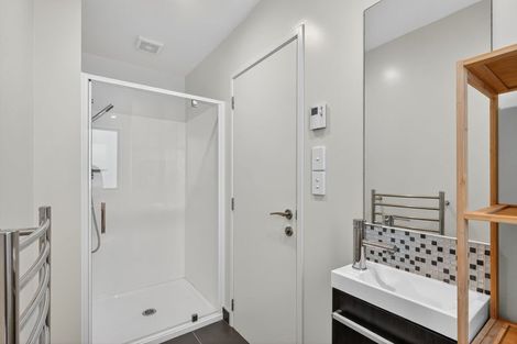 Photo of property in 15 Beechwood Road, Rothesay Bay, Auckland, 0630