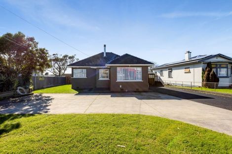 Photo of property in 84 Glover Road, Hawera, 4610