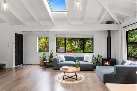 Photo of property in 3/57 Pupuke Road, Birkenhead, Auckland, 0627