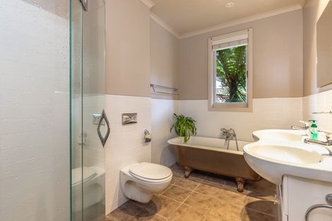 Photo of property in 90 Tamatea Road, Taupo, 3330