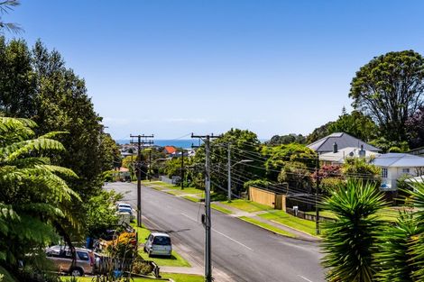 Photo of property in 82 Awanui Street, Merrilands, New Plymouth, 4312