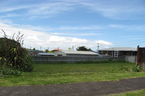 Photo of property in 1 Kapuka Road, Mangere Bridge, Auckland, 2022