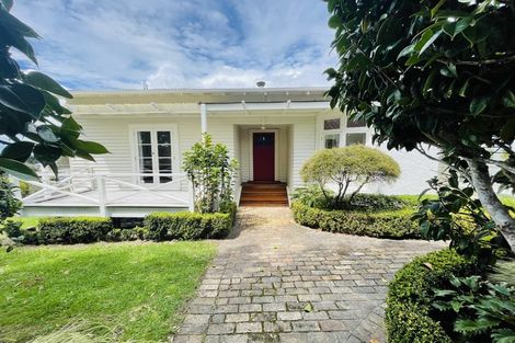 Photo of property in 14 Hanlon Crescent, Narrow Neck, Auckland, 0624