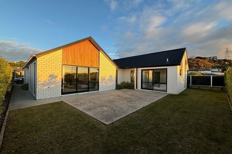 Photo of property in 3 Yorkshire Close, Whitby, Porirua, 5024