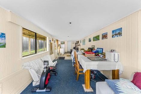 Photo of property in 4233 Great North Road, Glendene, Auckland, 0602