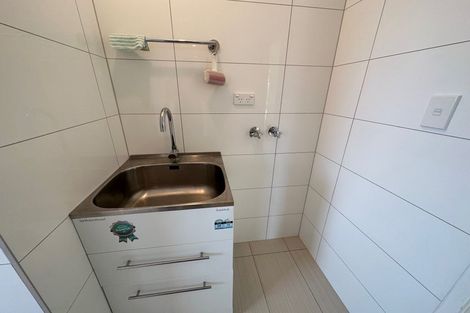 Photo of property in 37 Knightsbridge Drive, Forrest Hill, Auckland, 0620